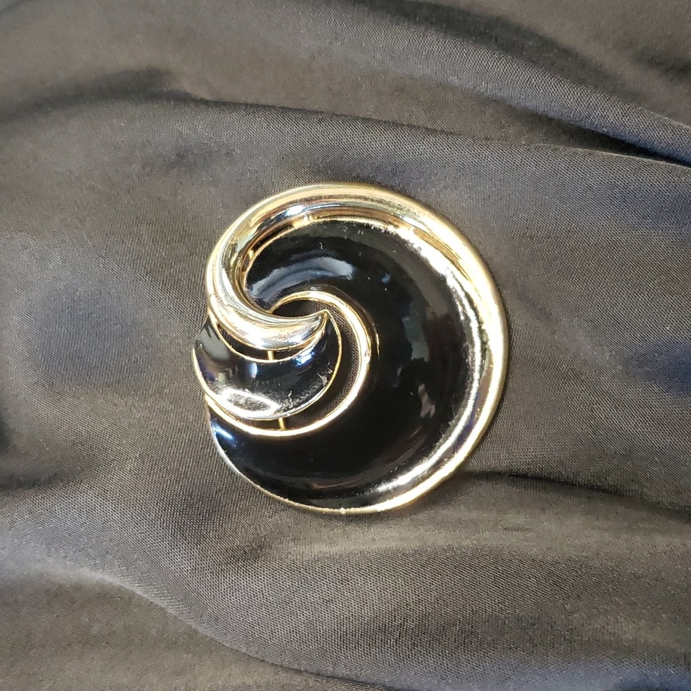 Crown TRIFARI Vintage Signed  black & gold swirl enamel brooch made 1955 - 1969